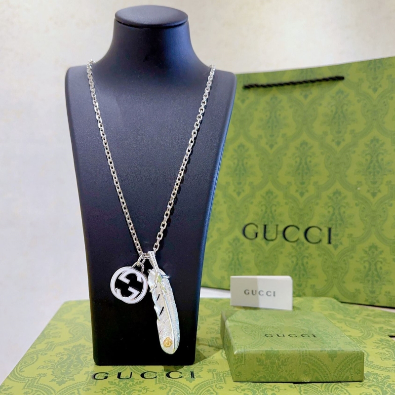 G*u*i necklaces